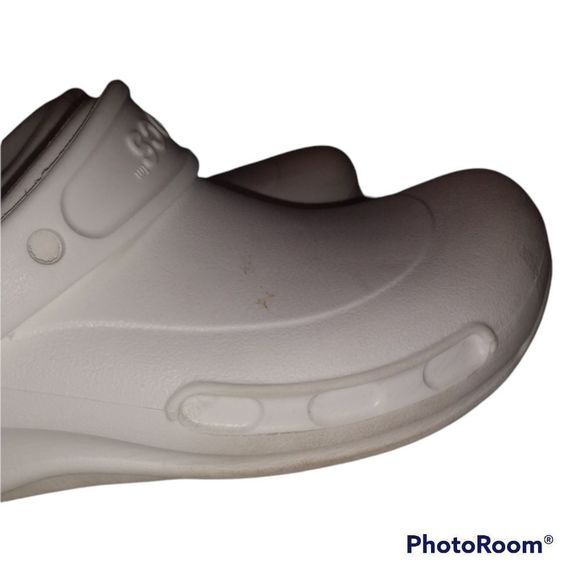 CROCS White Unisex Sandals - Picture 9 of 16